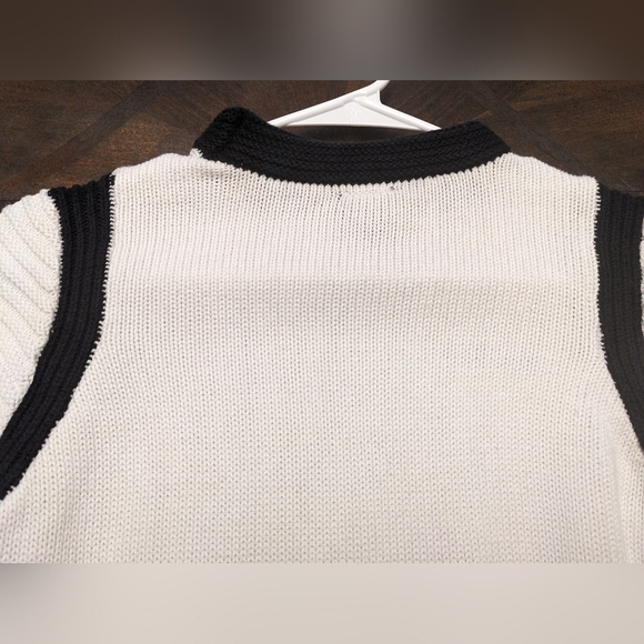 Her Universe Black and White Storm Trooper Sweater W size Small - Picture 10 of 16